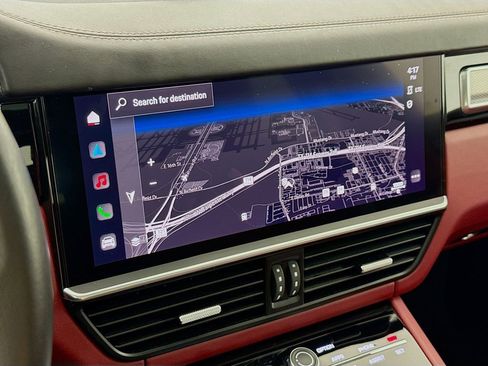 Certified 2023 Porsche Cayenne Platinum Edition image 20