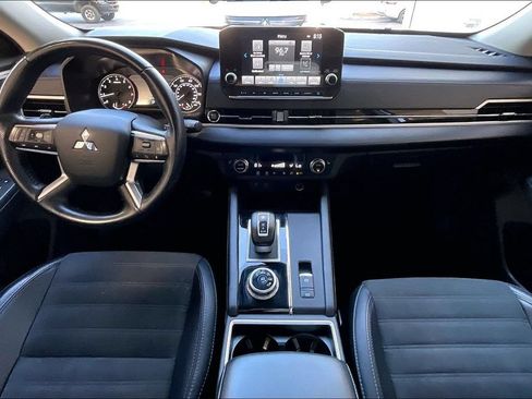 Used 2024 Mitsubishi Outlander SE FWD image 6