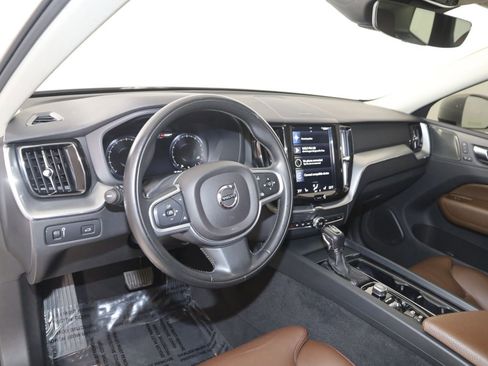 Used 2019 Volvo XC60 T5 Momentum w/ Multimedia Package image 27