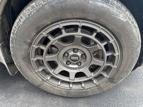 Used 2017 Ford Escape Titanium w/ Equipment Group 301A image 4