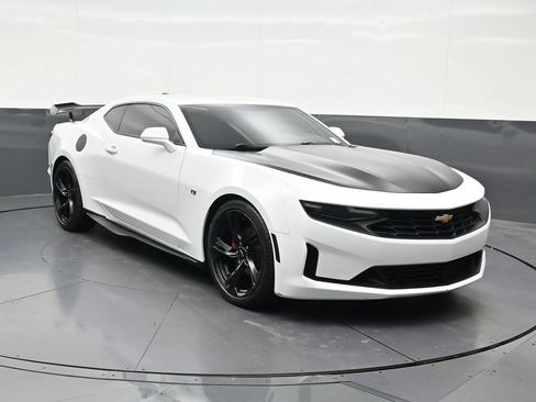 Used 2021 Chevrolet Camaro LT RWD image 8