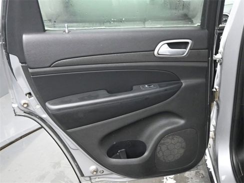 Used 2018 Jeep Grand Cherokee Laredo image 14