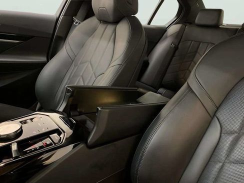 Used 2024 BMW 530i RWD image 25