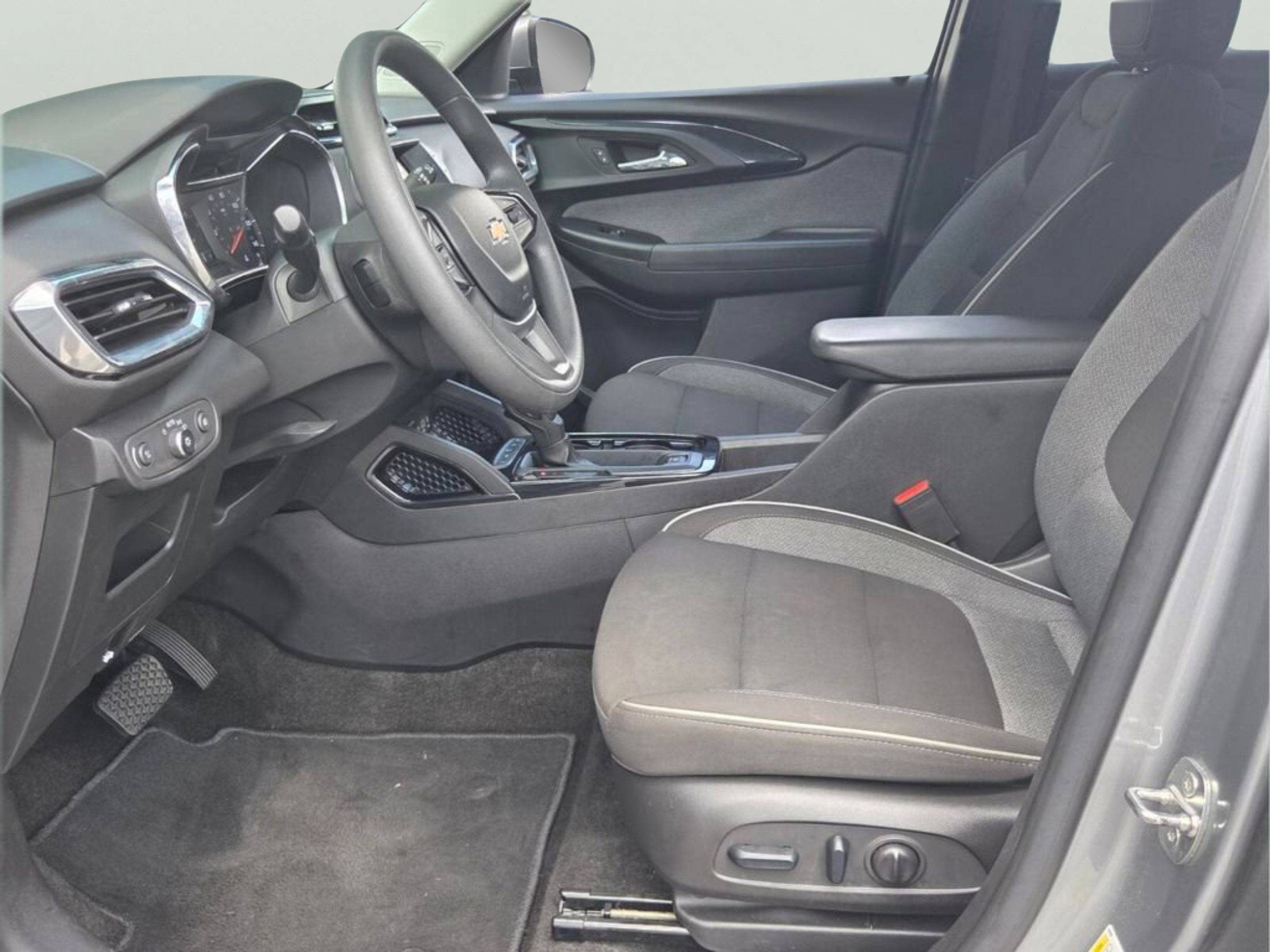 Used 2023 Chevrolet TrailBlazer LT FWD image 11