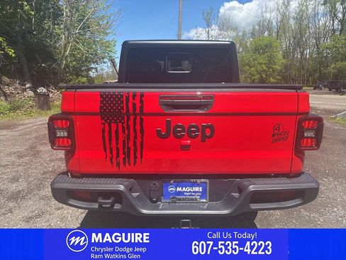 Used 2024 Jeep Gladiator Sport AWD/4WD image 9