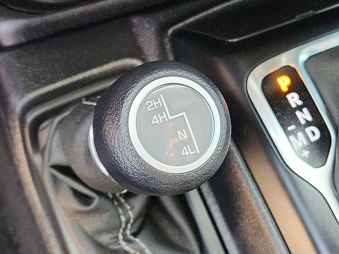 Used 2020 Jeep Wrangler Unlimited Sahara image 19