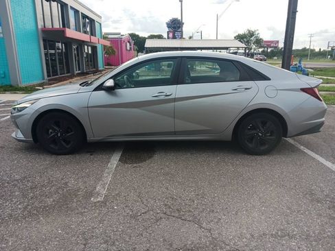 Used 2022 Hyundai Elantra SEL w/ Convenience Package FWD image 6