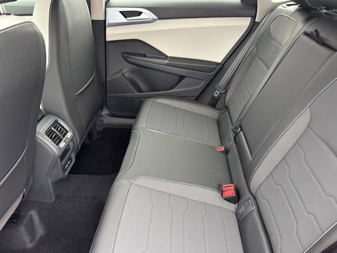 New 2026 Volkswagen Taos SE image 28