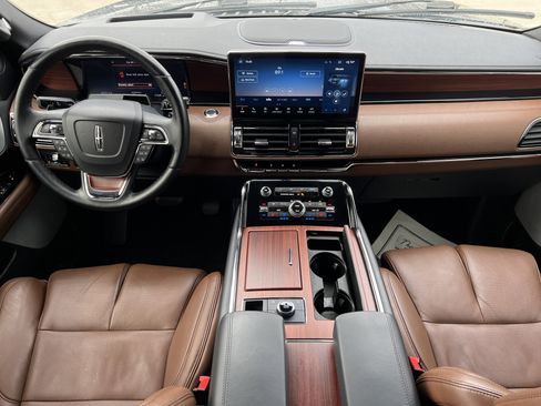 Used 2023 Lincoln Navigator L Reserve image 14