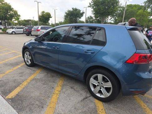 Used 2017 Volkswagen Golf 4-Door FWD image 2