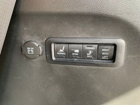 Used 2021 Chrysler Pacifica Pinnacle image 6