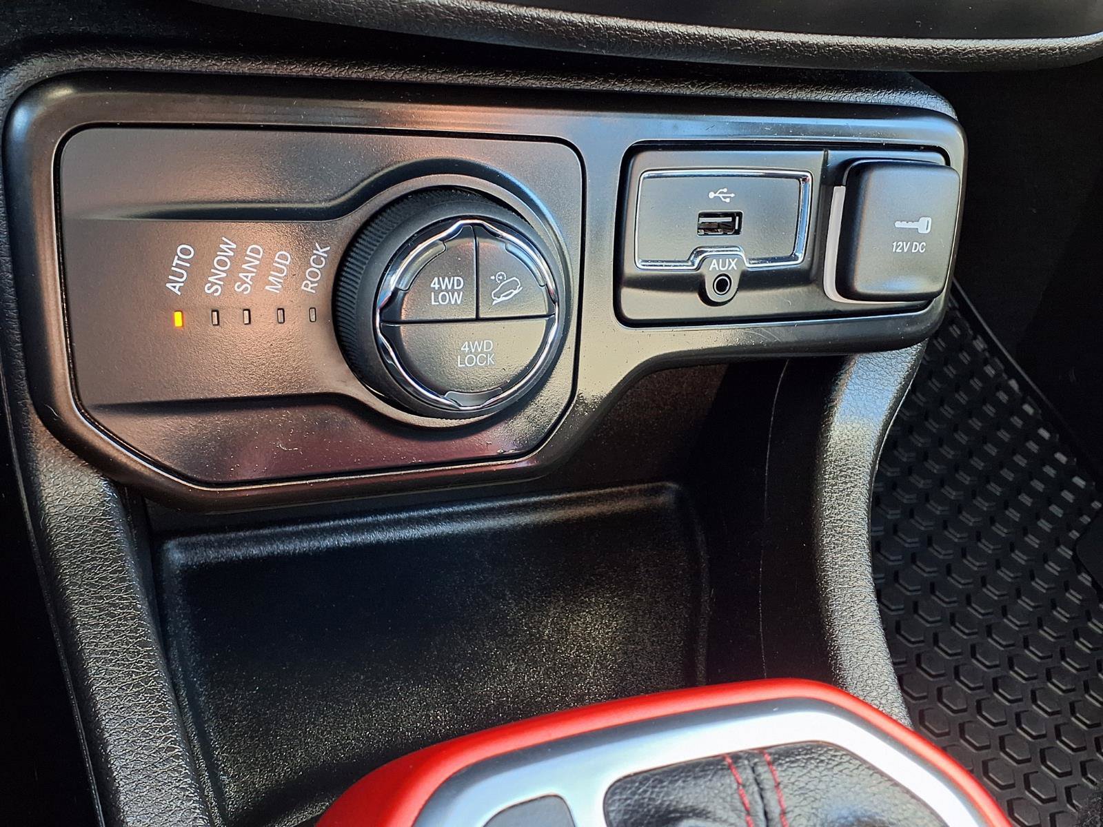 Used 2021 Jeep Renegade Trailhawk AWD/4WD image 24