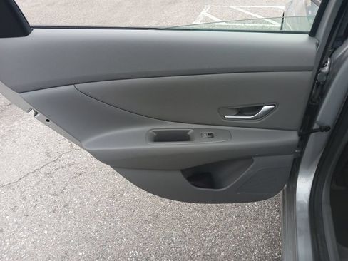 Used 2022 Hyundai Elantra SEL w/ Convenience Package FWD image 14