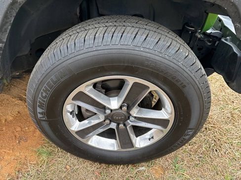 Used 2019 Jeep Wrangler Unlimited Sahara image 35