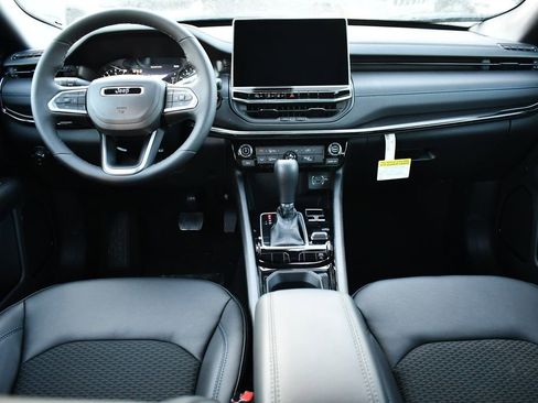 New 2026 Jeep Compass Latitude image 10