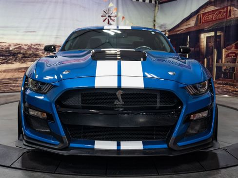 Used 2020 Ford Mustang Shelby GT500 w/ Carbon Fiber Track Pack RWD image 3