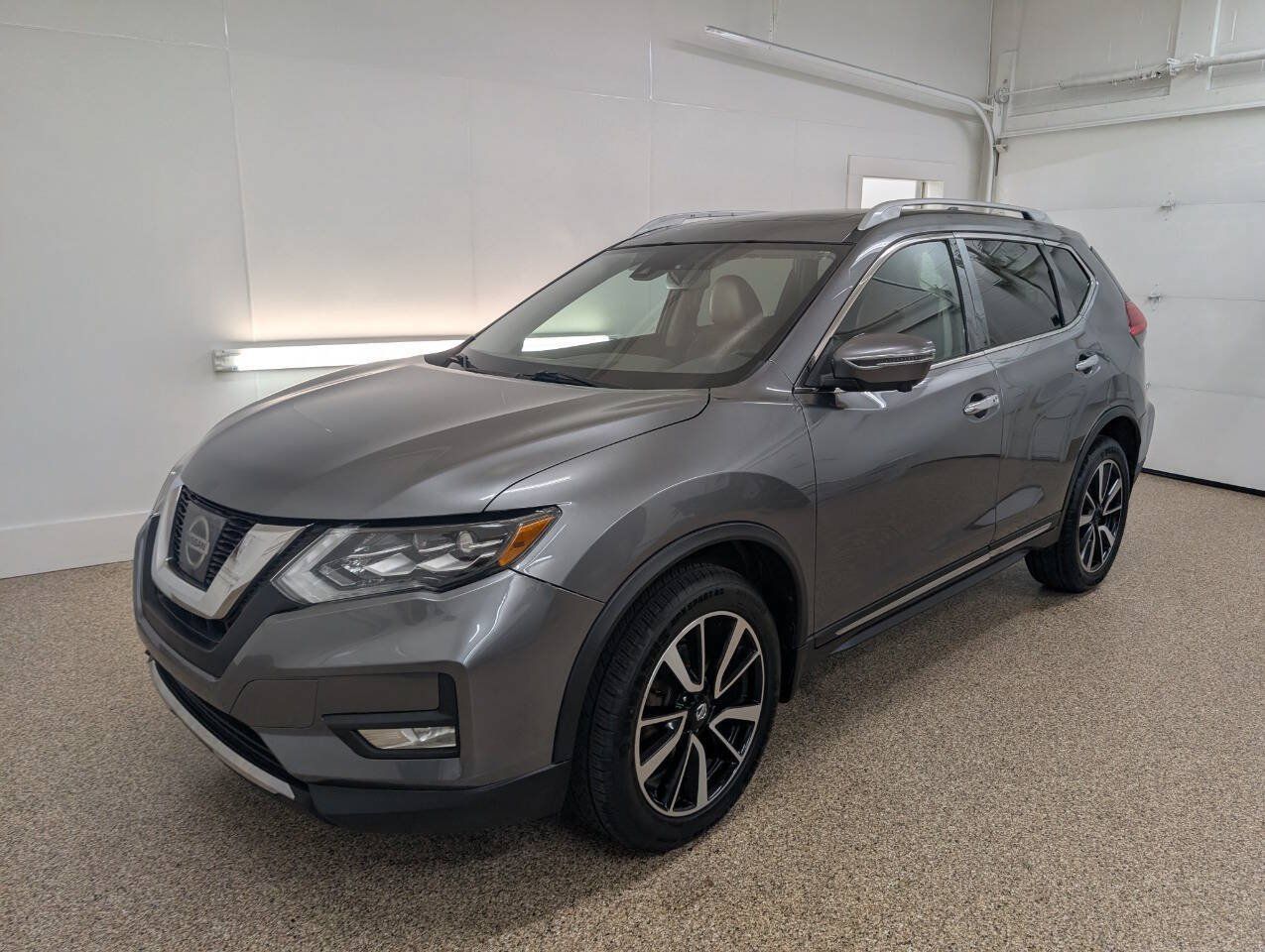 Used 2017 Nissan Rogue AWD image 2