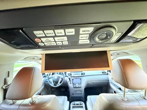 Used 2014 Honda Odyssey Touring Elite image 15