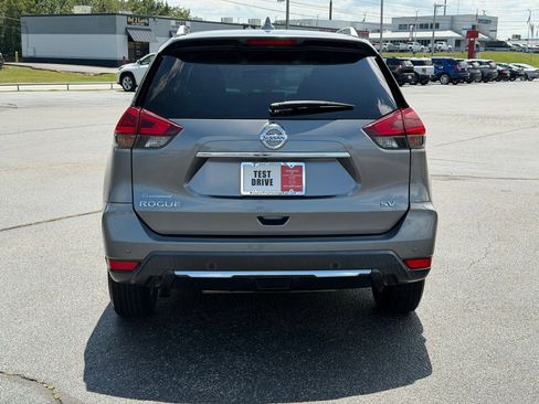 Used 2020 Nissan Rogue SV FWD image 10