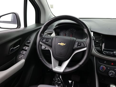 Used 2022 Chevrolet Trax LT w/ LT Convenience Package AWD/4WD image 26