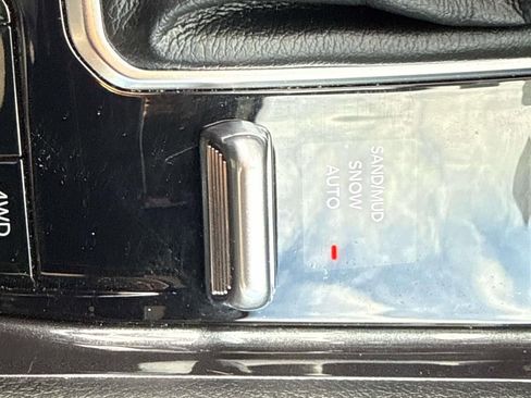 Used 2023 Jeep Compass Latitude w/ Sun and Sound Group AWD/4WD image 18