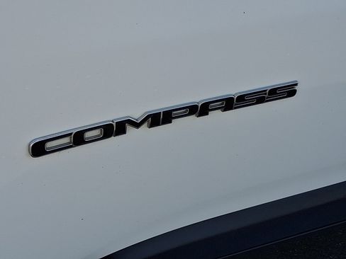 Used 2018 Jeep Compass Latitude w/ Popular Equipment Group AWD/4WD image 29