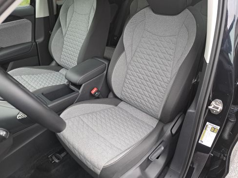Certified 2025 Volkswagen Tiguan S FWD image 39