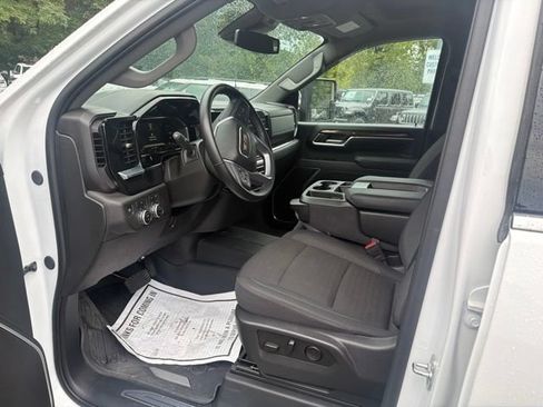 Used 2025 GMC Sierra 2500 SLE w/ SLE Value Package; AWD/4WD image 10