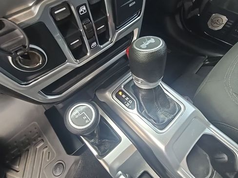 Used 2020 Jeep Wrangler Unlimited Sport S image 28