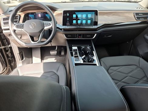 New 2024 Volkswagen Atlas SE image 9