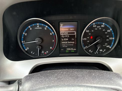 Used 2018 Toyota RAV4 XLE w/ Plus Extra Value Package FWD image 17