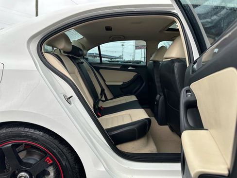 Used 2013 Volkswagen Jetta SEL image 16