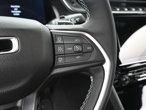 New 2025 Jeep Grand Cherokee Altitude image 32