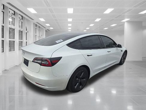 Used 2023 Tesla Model 3 Standard Range image 3