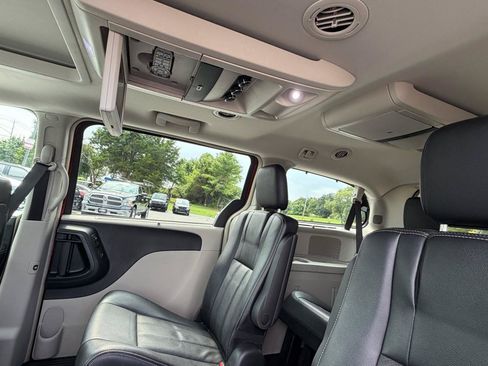 Used 2015 Chrysler Town & Country Touring-L w/ Driver Convenience Group FWD image 33