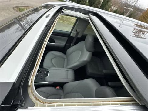 Used 2022 Toyota Highlander XLE image 6