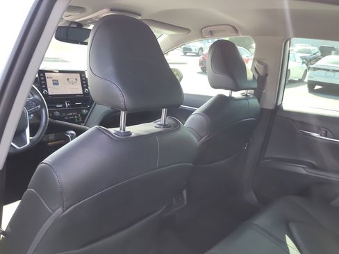 Used 2021 Toyota Camry XLE image 12
