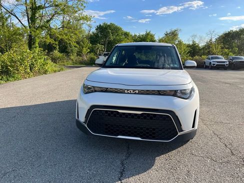 Used 2023 Kia Soul LX w/ LX Technology Package FWD image 5