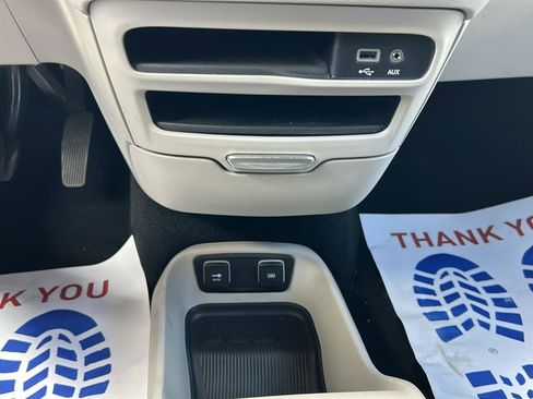 Used 2017 Chrysler Pacifica Touring FWD image 17