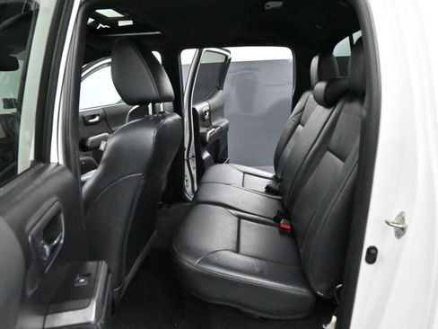 Used 2019 Toyota Tacoma TRD Sport image 29