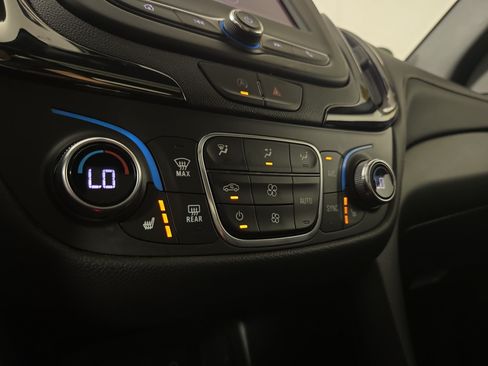 Certified 2022 Chevrolet Equinox RS FWD image 27