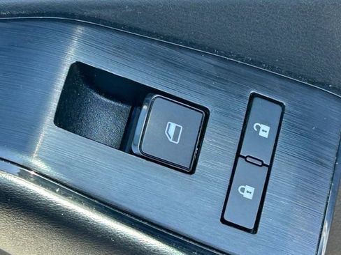 Used 2024 Nissan Rogue S AWD/4WD image 35