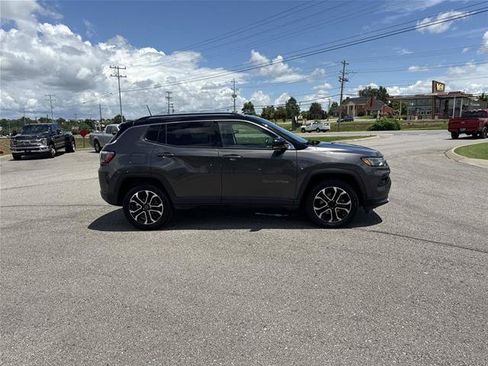Used 2022 Jeep Compass Limited AWD/4WD image 4
