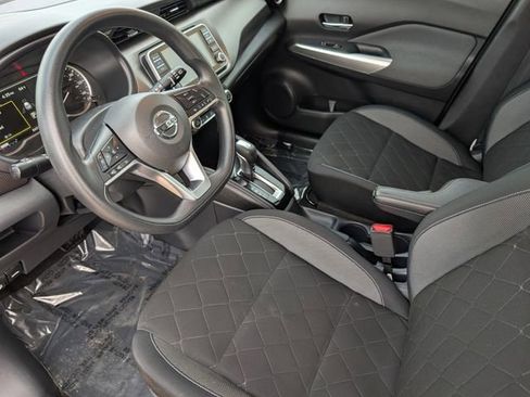 Used 2019 Nissan Kicks SV image 10