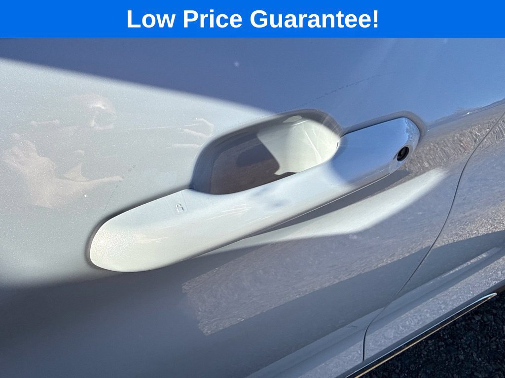 Used 2025 Ford Explorer Active AWD/4WD image 14