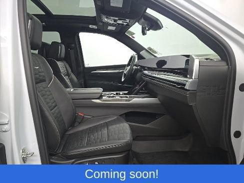 Used 2026 Cadillac Escalade V w/ LPO, ONYX Package AWD/4WD image 9
