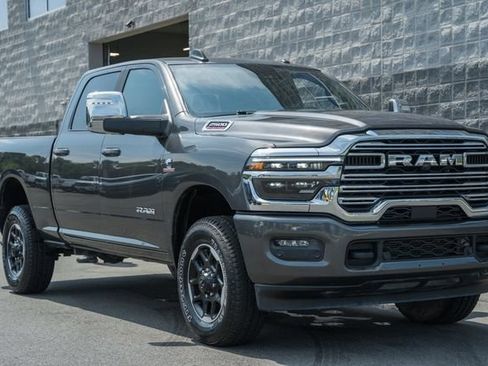 Used 2026 RAM 2500 Laramie AWD/4WD image 2