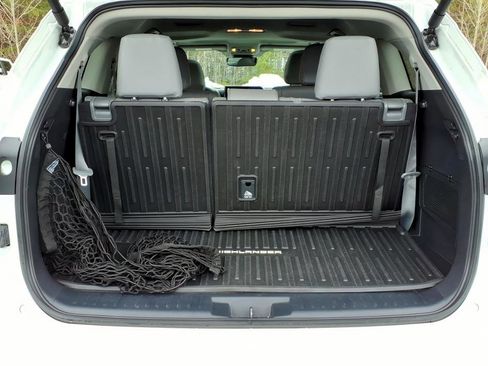 Used 2024 Toyota Highlander LE image 10