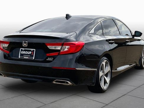 Used 2018 Honda Accord Touring image 12