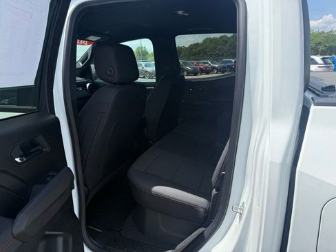 Used 2025 Chevrolet Colorado Z71 w/ Technology Package AWD/4WD image 10